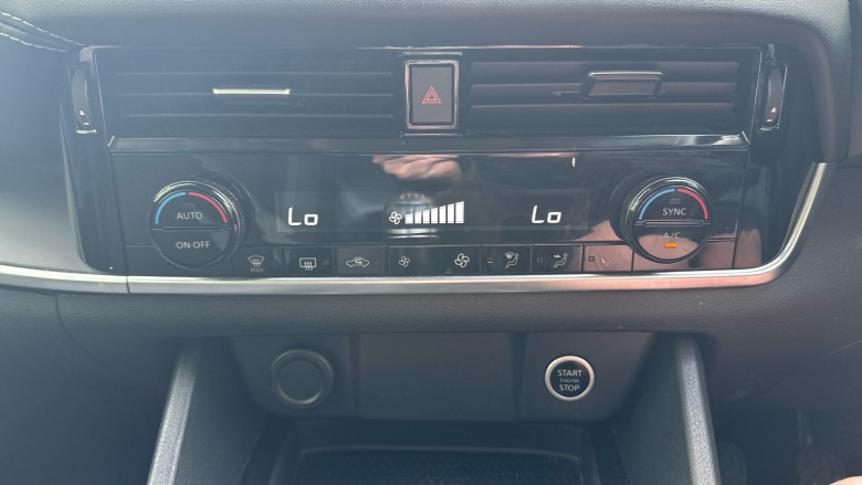 Nissan Qashqai 1.3 DiG-T MH Acenta Premium 5dr Petrol Hatchback